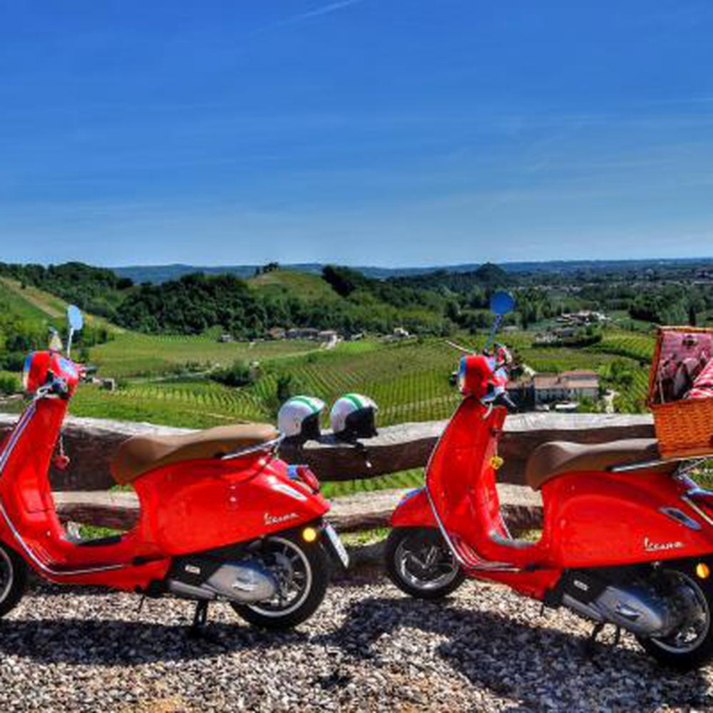 TOUR IN VESPA